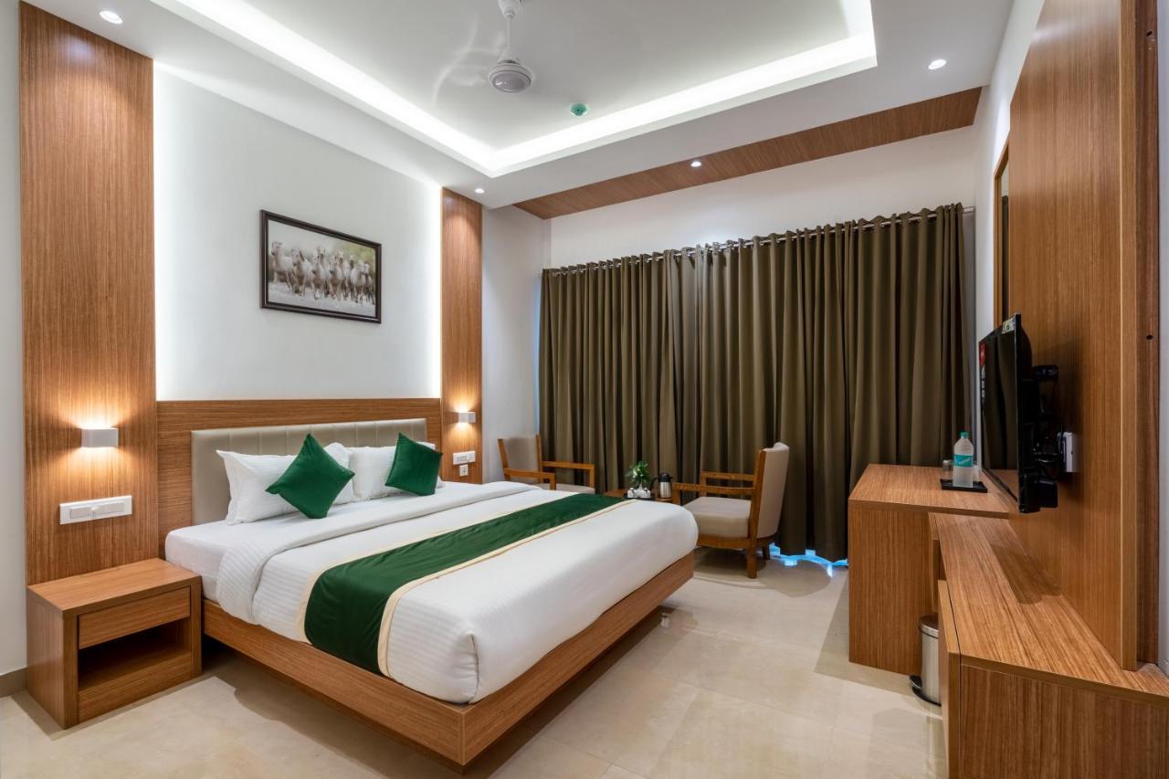 Hotel Panoramic Kochi Exterior photo